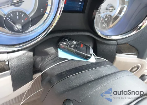 2014 Chrysler 300 z USA, uszkodzony, nr VIN 2C3CCAAGXEH322982